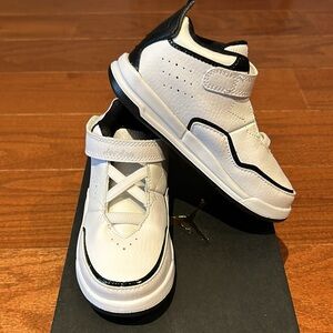NEW Nike Jordan Courtside 23 sneakers